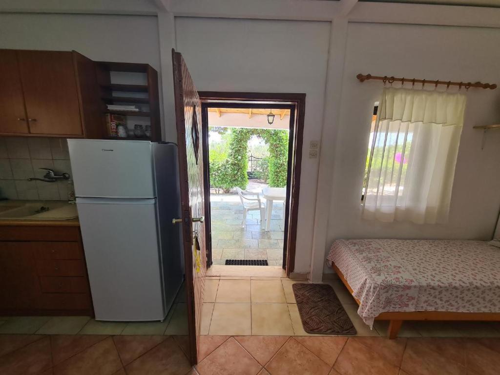 Το Κτήμα Της Ελιάς Του Τάκη Guest House Paralia Demonias Exterior photo